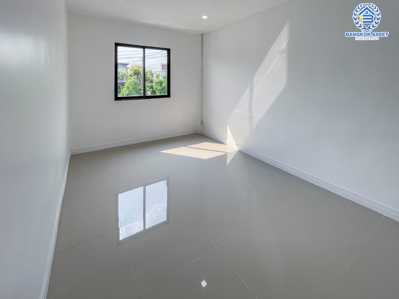 *****ทาวน์เฮ้าส์มือสอง ย่านนนทบุรี ม.ธารทอง2 บางใหญ่-กาญจนาภิเษก (ซ.วัดลาดปลาดุก) เนื้อที่ 23 ตร.ว. ฟังก์ชัน 2 ห้องนอน 2 ห้องน้ำ จอดรถได้ 1 คัน ทำเลเดินทางง่ายสะดวกสบาย ใกล้รถไฟฟ้าสายสีม่วง "สถานีคลองบางไผ่", ทางด่วน "กาญจนาภิเษก" และเซ็นทรัลเวสต์เกต